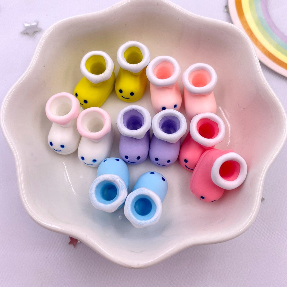 Resin Kawaii Colorful 3D Mini Baby Shoes Scrapbooks Flatback Figurine 10pcs DIY Home Decor Bow Accessoire Miniatures Craft OM409